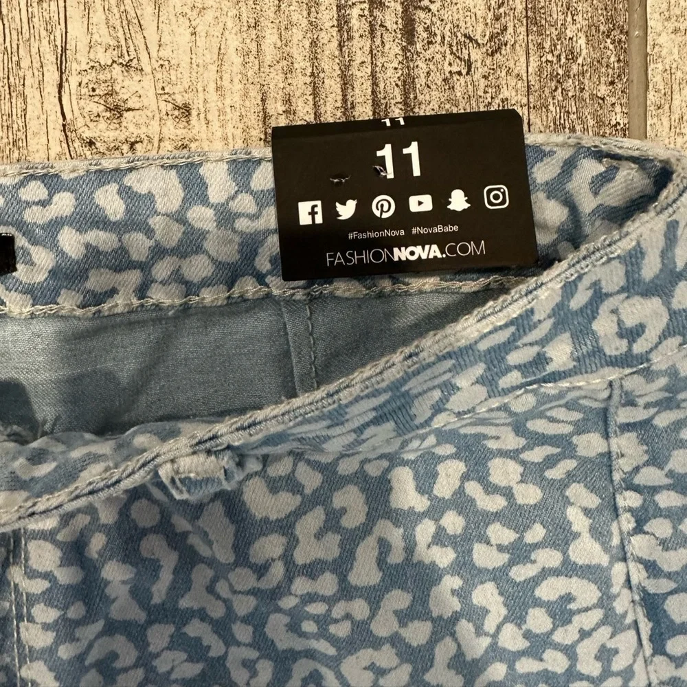 Patterned Denim Jeans - Picture 3 of 7